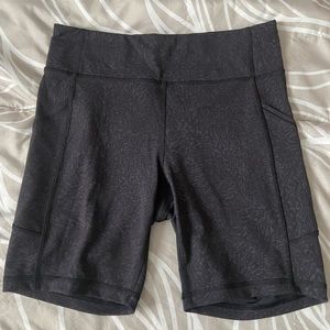 lululemon invigorate short 8” crunch black size 10
